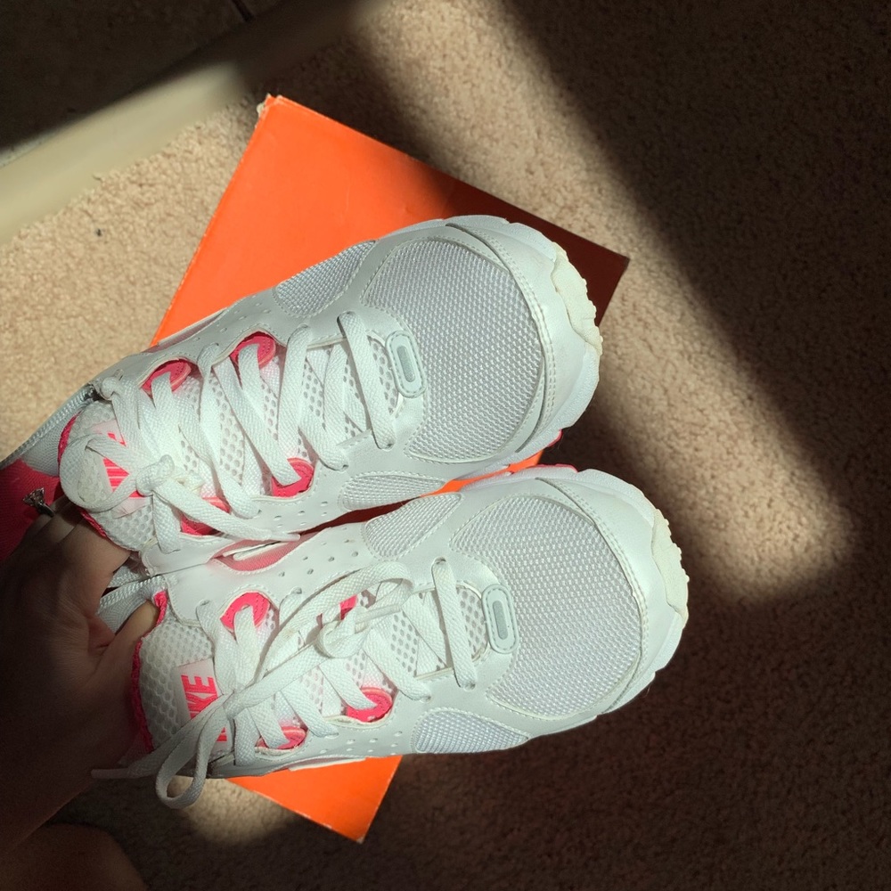 Nike air max sneaker size 5 - Picture 6 of 9